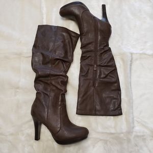 Women's R2 Brown Calf Boot - Size 6.5M